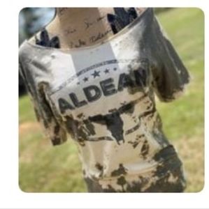 XXL Jason Aldean off-shoulder t-shirt